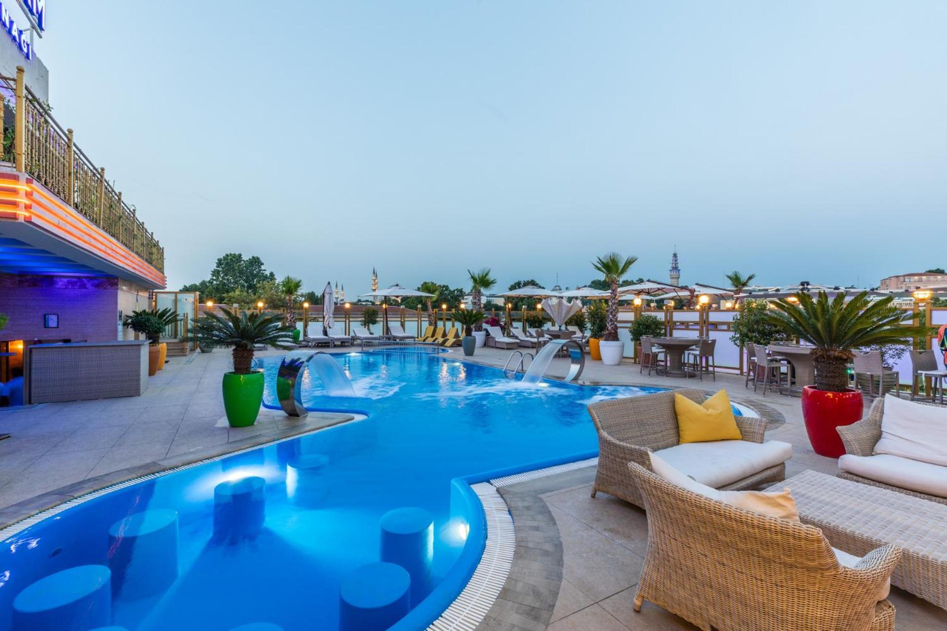 Готель Wyndham Old 5*
